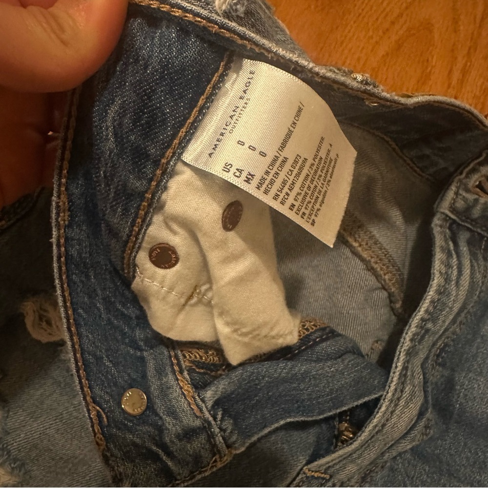 American Eagle 90s Boyfriend Shorts - Picture 7 of 7